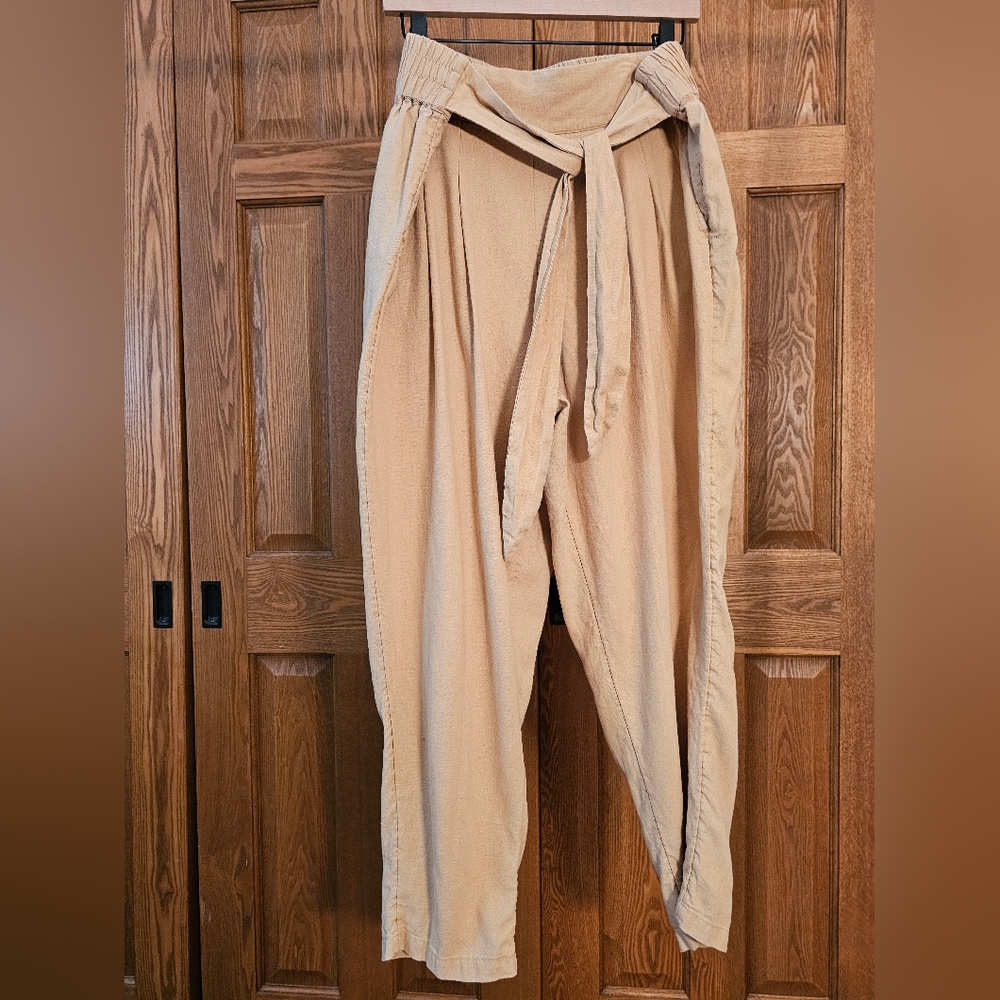 Tan / Khaki colored linen blend high rise paper bag pants - Who What Wear (XL)